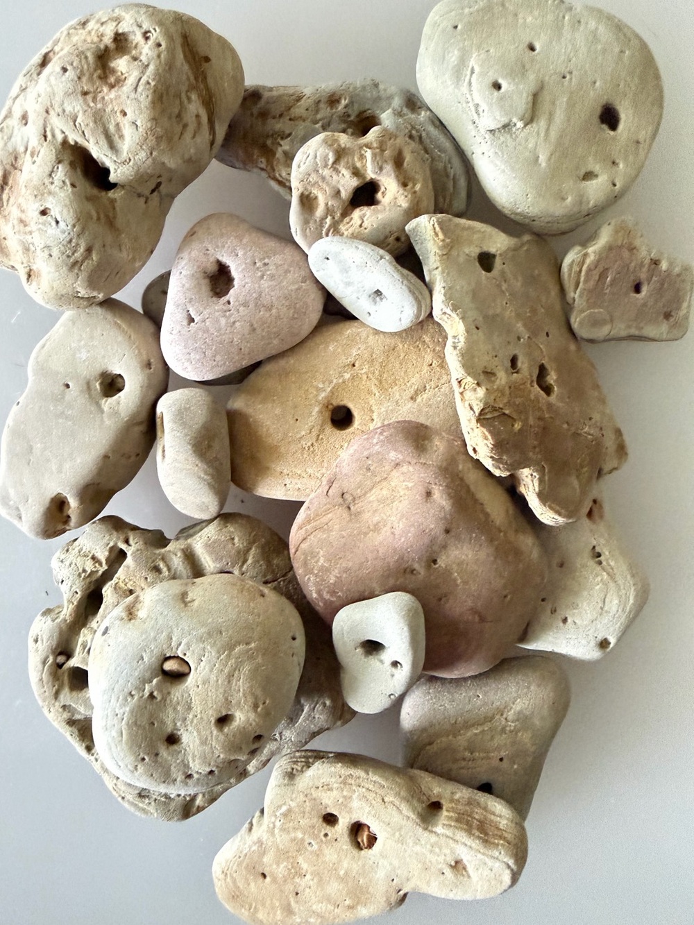 🌊 20-Piece Hag Stone Bundle ☺️ Naturally Formed Holey Stones 🌊